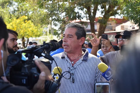 Choferes de Uber bloquean bulevar Independencia