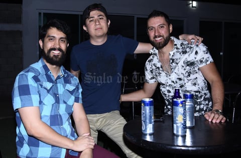 18042019 ENTRE AMIGOS.  Gonzalo Pérez, Dante Núñez y Charly López.