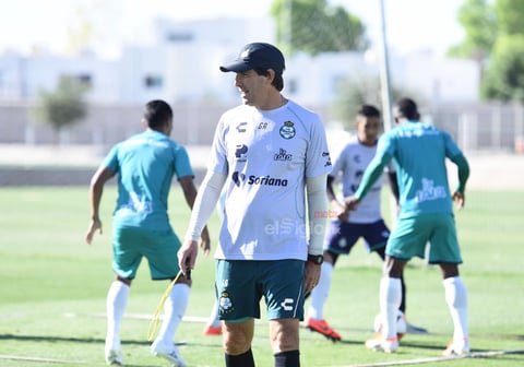 Almada dirige nueva práctica con Santos Laguna para su próximo duelo