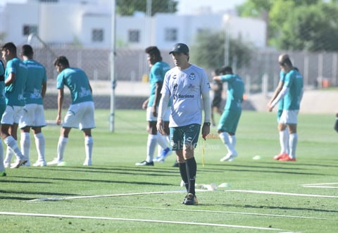 Almada dirige nueva práctica con Santos Laguna para su próximo duelo