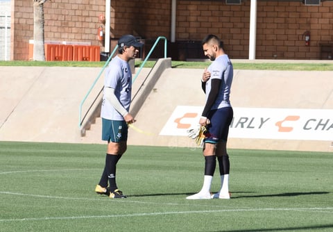 Almada dirige nueva práctica con Santos Laguna para su próximo duelo