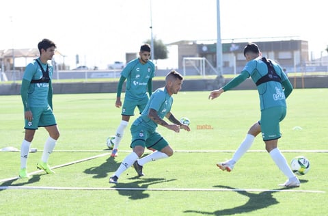 Almada dirige nueva práctica con Santos Laguna para su próximo duelo