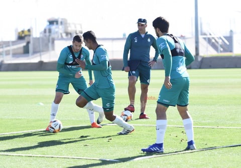 Almada dirige nueva práctica con Santos Laguna para su próximo duelo