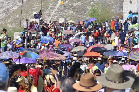 Recuerdan la Pasión de Cristo con Viacrucis en el Cerro de las Noas