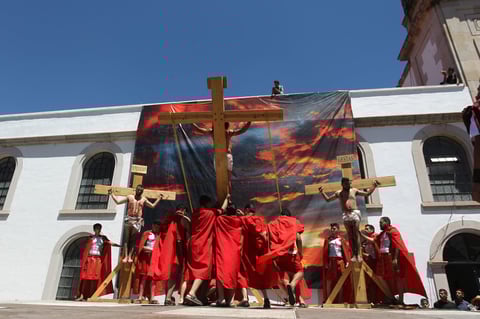 Duranguenses viven la pasión y muerte de Jesucristo