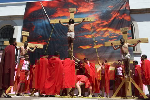 Duranguenses viven la pasión y muerte de Jesucristo