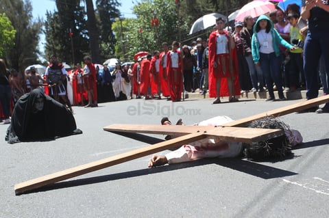 Duranguenses viven la pasión y muerte de Jesucristo