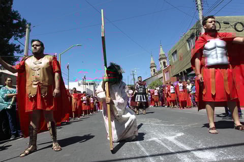 Duranguenses viven la pasión y muerte de Jesucristo