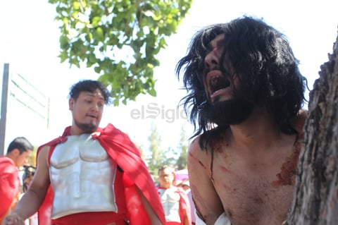 Duranguenses viven la pasión y muerte de Jesucristo