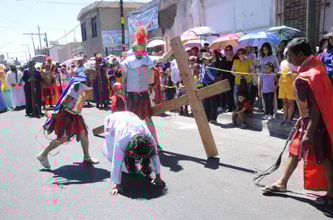 La felicidad representa a a su vez la armonía con Dios y con los mismos hombres.