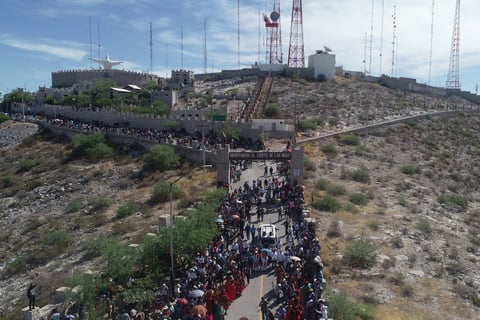 Se colocaron elementos de seguridad y rescate desde las vialidades de acceso al Santuario de las Noas, sobre los caminos a lo alto del cerro y hasta en la explanada y las afueras del templo.