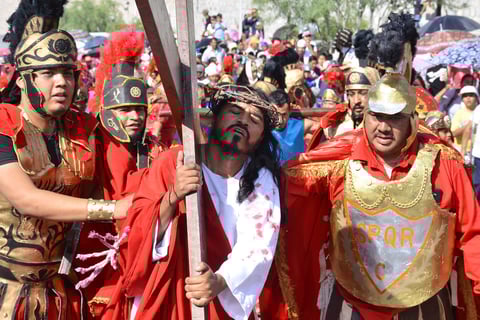 Este año el encargado de representar a Cristo fue el señor Francisco Núñez, quien afirmó haberse preparado desde el año pasado para realizar el Viacrucis del Santuario de las Noas, pero también el de la colonia Jacobo Meyer, esto por la tarde del mismo viernes santo.