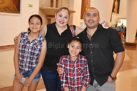 22042019 Mía, Evelyne, Enrique y Jimena.