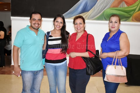 21042019 EN EL TEATRO.  Julio, Valeria, Argelia y Lety.
