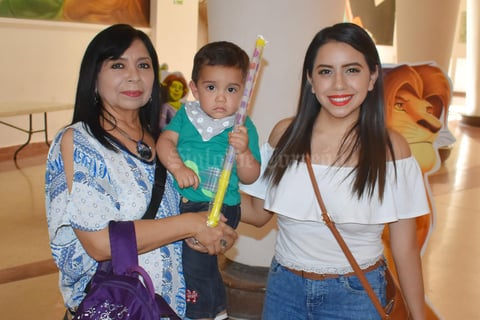 21042019 Lourdes, Víctor y Dafne.