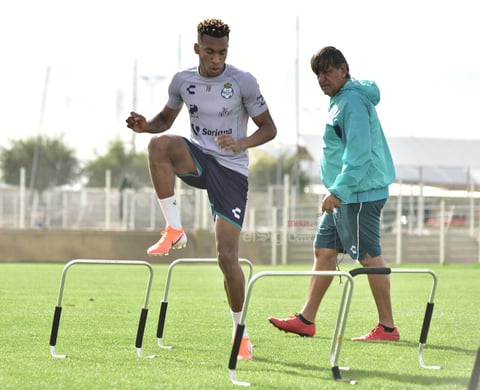 Santos realiza práctica para su duelo de la jornada 16