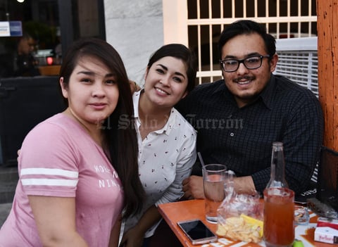 23042019 Michel, Karina y Alberto.
