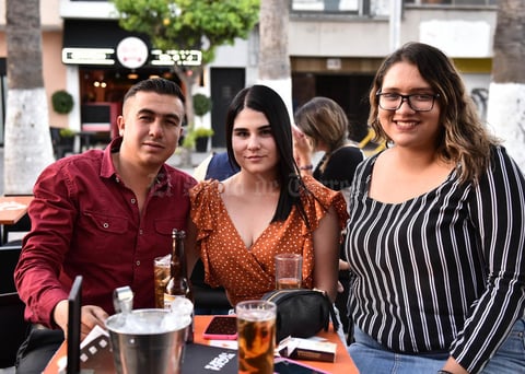 23042019 Arturo, Fernanda y Alejandra.