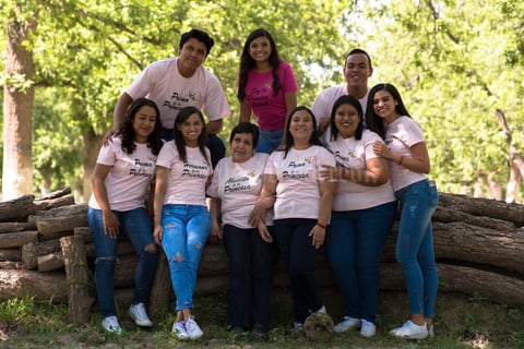 23042019 FAMILIA OLVERA.  Carolina con sus nietos: Jorge, Lizbeth, Gerardo, Andrea, Brenda, Caro, Paty, Lupe y Karla.