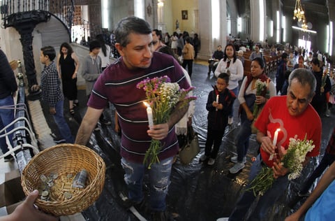 Cada 23 de abril los duranguenses acuden a la Catedral Basílica Menor de Durango para venerar y encomendarse a la figura.