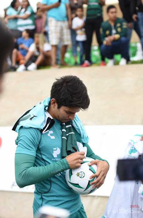 Santos entrena ante aficionados
