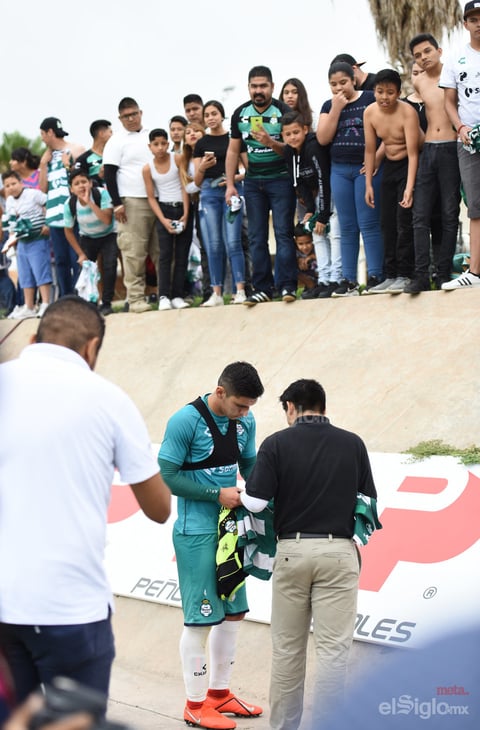 Santos entrena ante aficionados