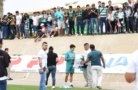 Santos entrena ante aficionados