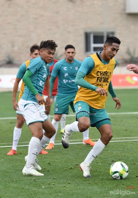 Santos entrena ante aficionados