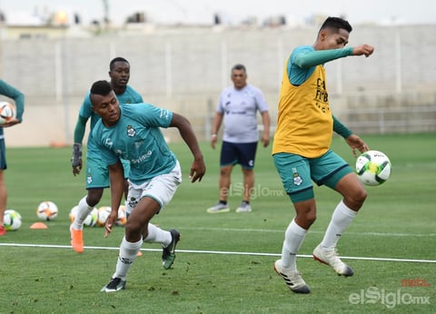 Santos entrena ante aficionados