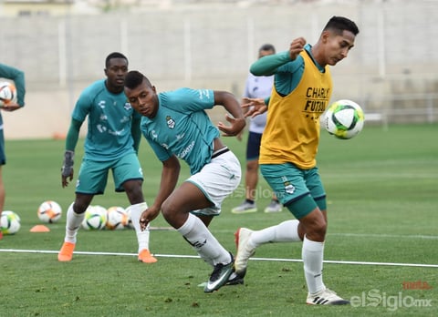 Santos entrena ante aficionados