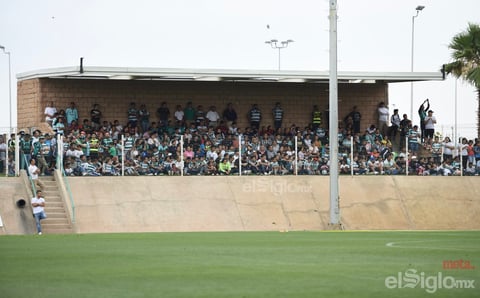 Santos entrena ante aficionados