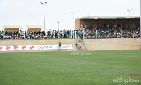Santos entrena ante aficionados