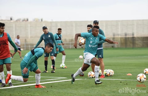 Santos entrena ante aficionados