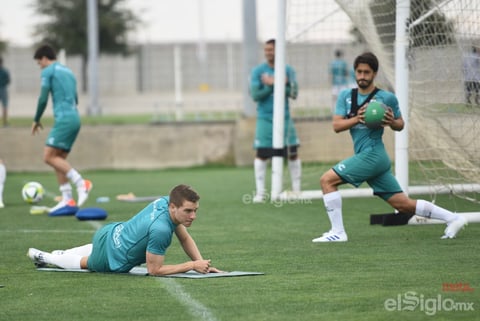 Santos entrena ante aficionados