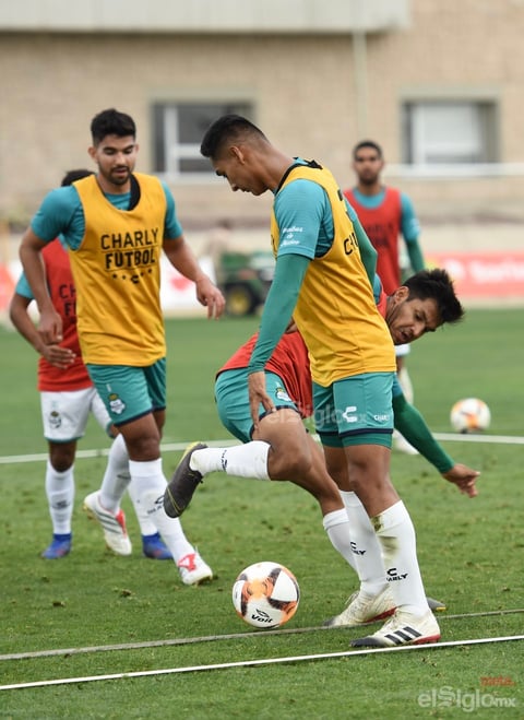 Santos entrena ante aficionados