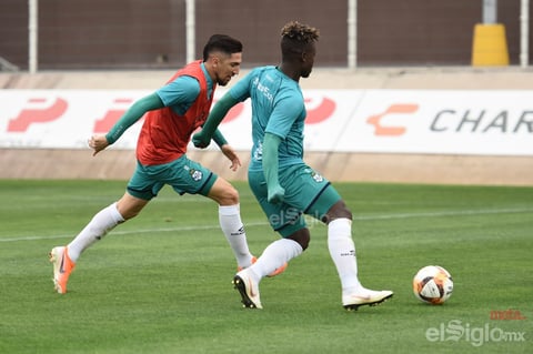 Santos entrena ante aficionados