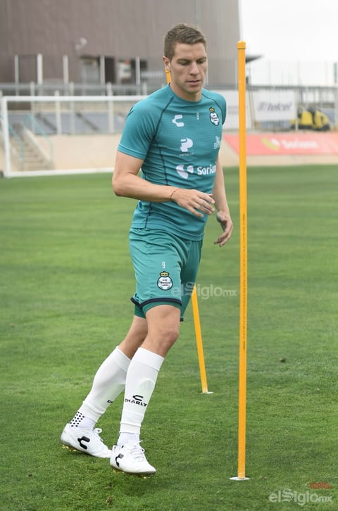 Santos entrena ante aficionados