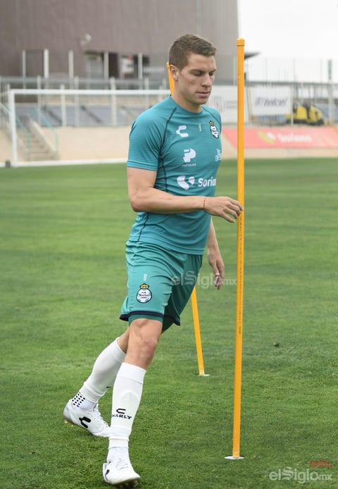 Santos entrena ante aficionados
