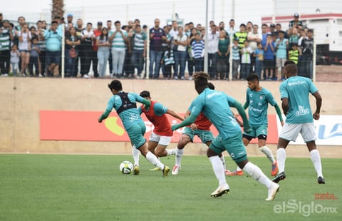 Santos entrena ante aficionados