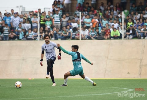 Santos entrena ante aficionados