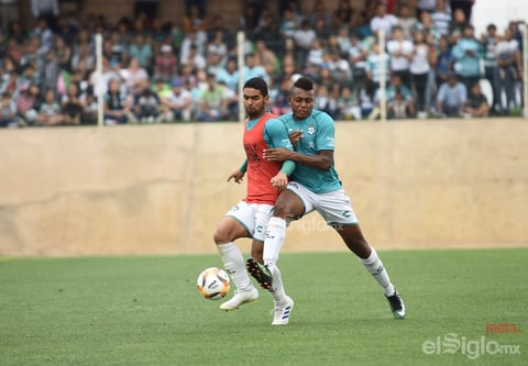 Santos entrena ante aficionados