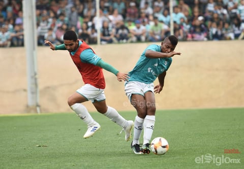 Santos entrena ante aficionados