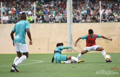 Santos entrena ante aficionados