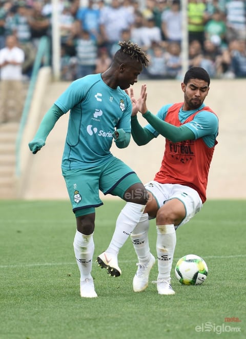 Santos entrena ante aficionados