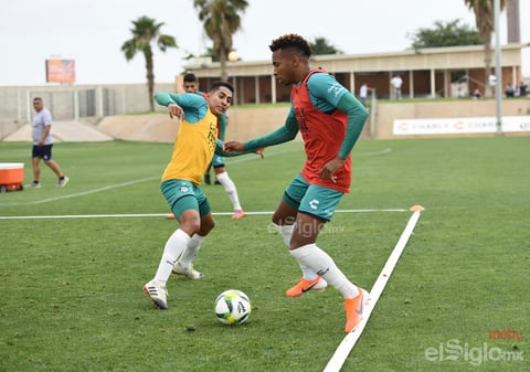 Santos entrena ante aficionados