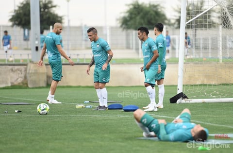 Santos entrena ante aficionados