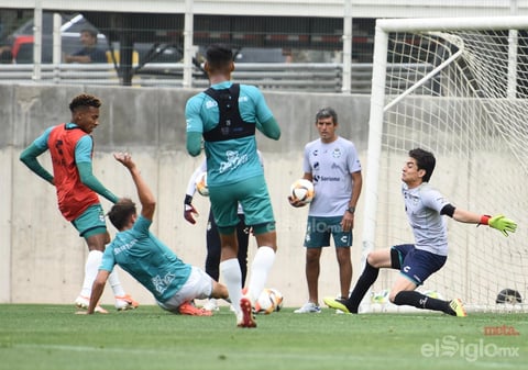 Santos entrena ante aficionados