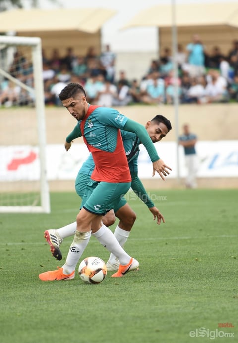 Santos entrena ante aficionados