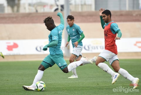 Santos entrena ante aficionados