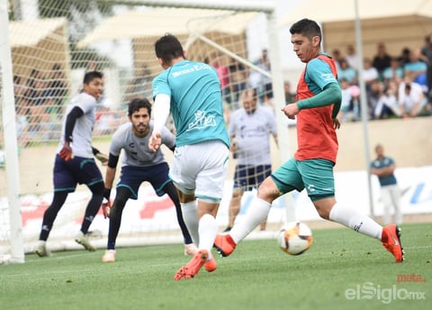 Santos entrena ante aficionados